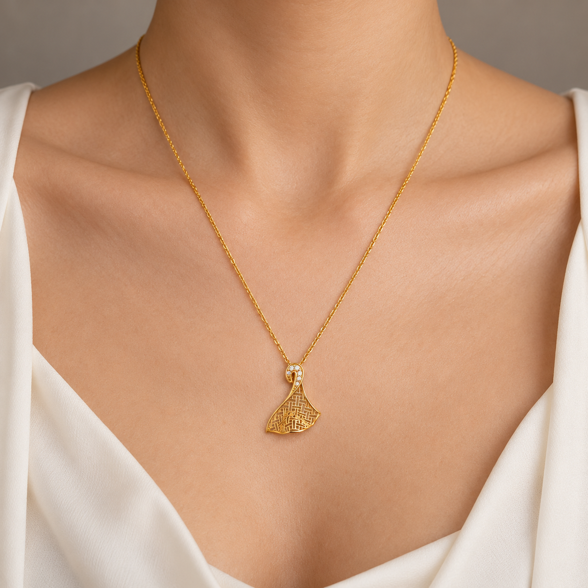 The Vesta Chain Pendant