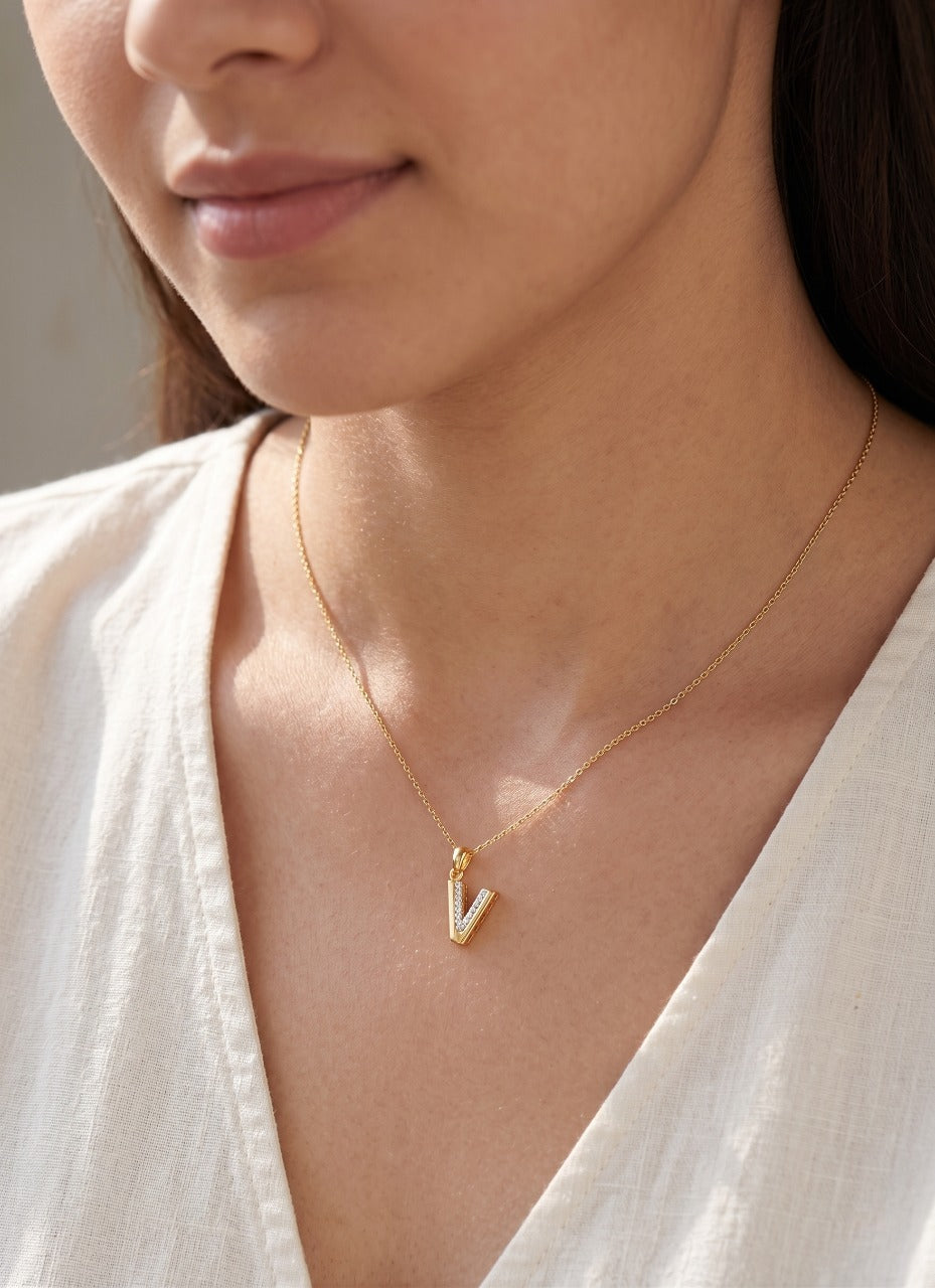 V Initial Pendant